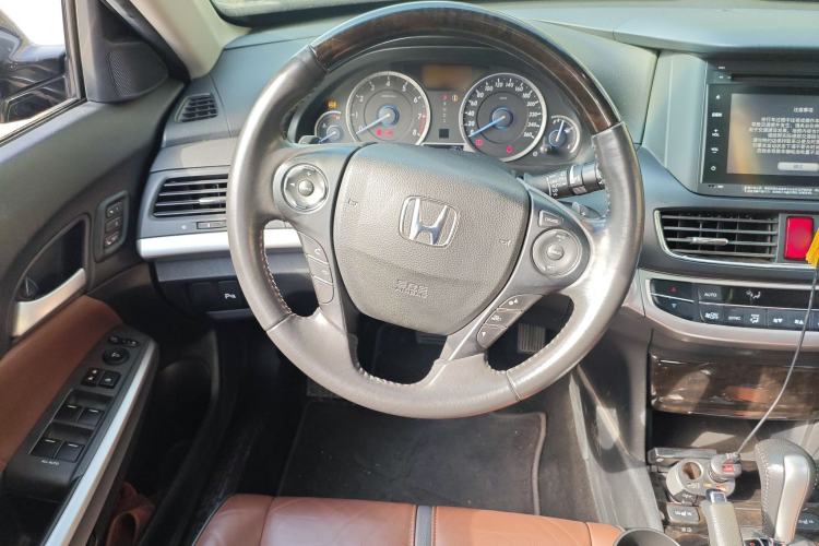 Used Honda Crosstour 2014 3.0L AWD Prestige Navigation Edition Steering Wheel