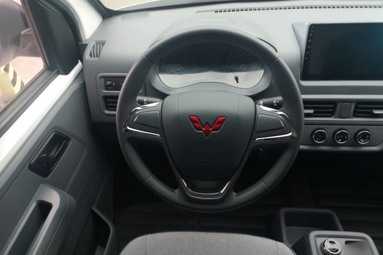 Used Wuling Yangguang 2025 Model 400km Bus Edition—Comfort Edition
