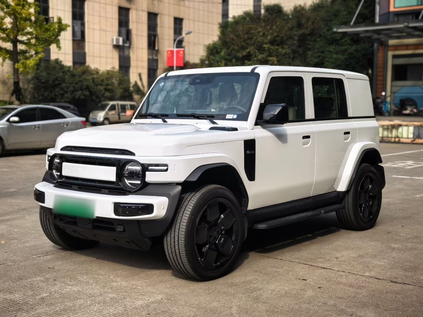 Под передней частью автомобиля