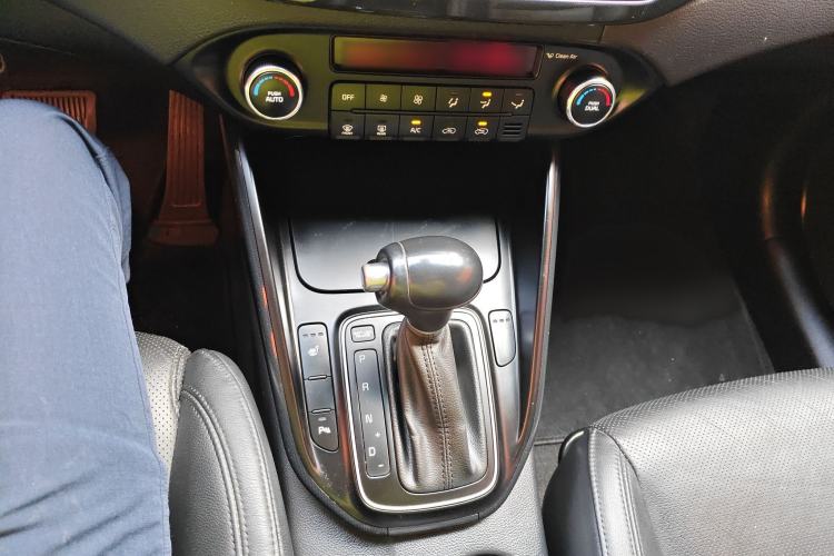 Used Kia Carens 2013 2.0L 7-Seater Automatic Luxury Version China IV Standard
