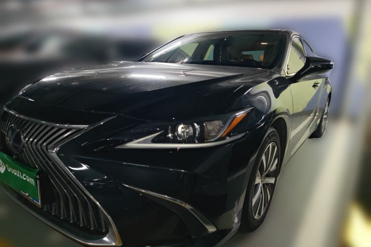 Used Lexus ES 2018 300h Premier Edition China VI Standard