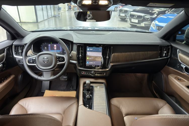 Used Volvo V90 2022 Cross Country B5 AWD Smart Range Edition
