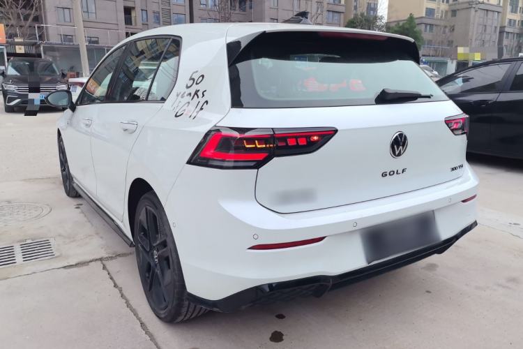 Used Volkswagen Golf 2025 300TSI R-Line
