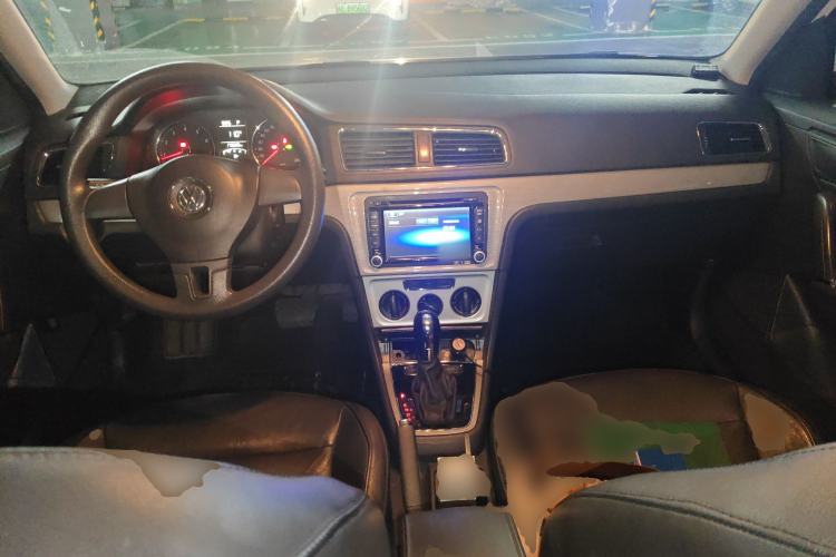 Used Volkswagen Lavida 2013 Restyled Classic 1.6L Automatic Comfort Edition Center Console