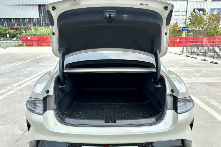 Used Xiaomi Auto SU7 2024 Rear-Drive Long-Range Intelligent Driving Version Interior 11