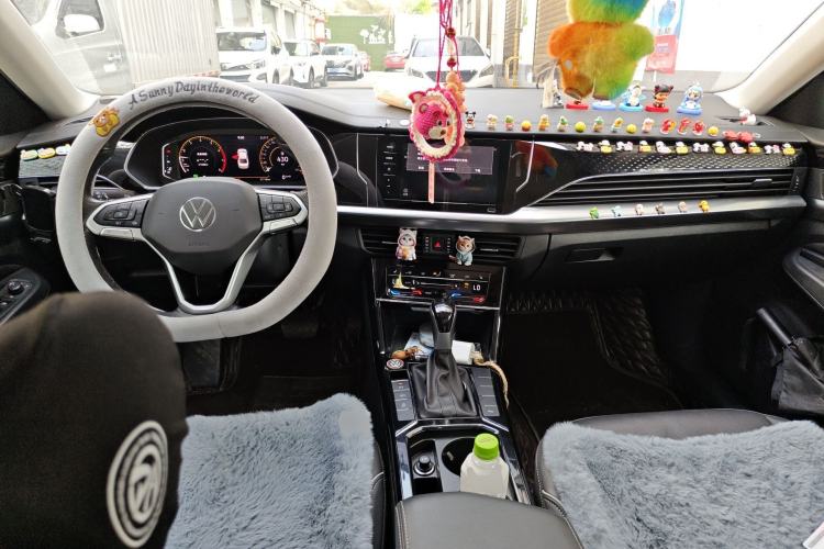 Used Volkswagen Passat 2022 330TSI Elite Edition Center Console