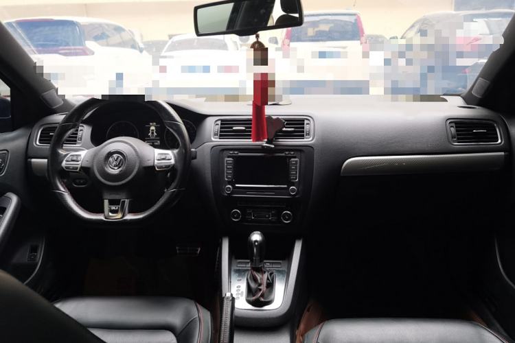 Used Volkswagen Sagitar 2013 2.0 TSI GLI Center Console