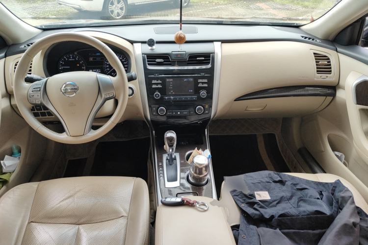 Used Nissan Teana 2013 2.0L XL Comfort Edition Center Console