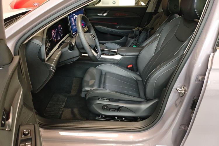 Used Volkswagen Passat 2025 Pro 380TSI Dragon Supreme Edition Left Front Seat