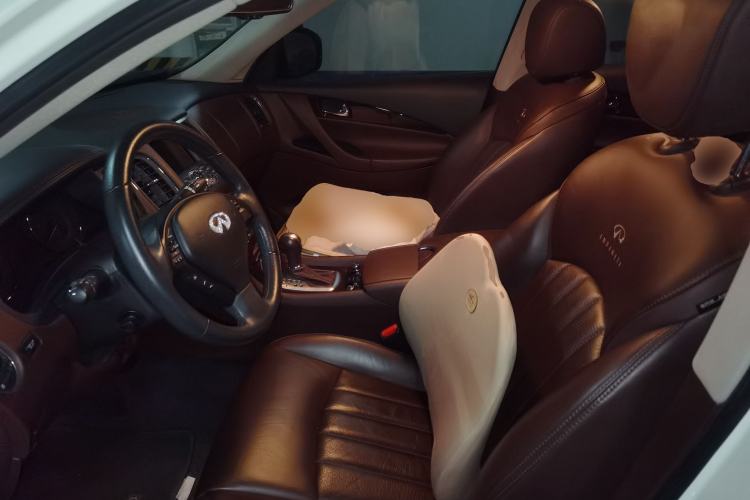 Used Infiniti QX50 2013 2.5L Two-Wheel-Drive Elegant Edition