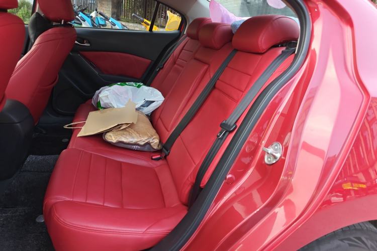 Used Mazda 3 Axela 2016 Sedan 1.5L Automatic Luxury Model