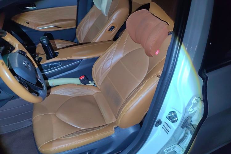 Used Toyota Avalon 2019 Dual-Engine 2.5L XLE Prestige Version China VI Standard
