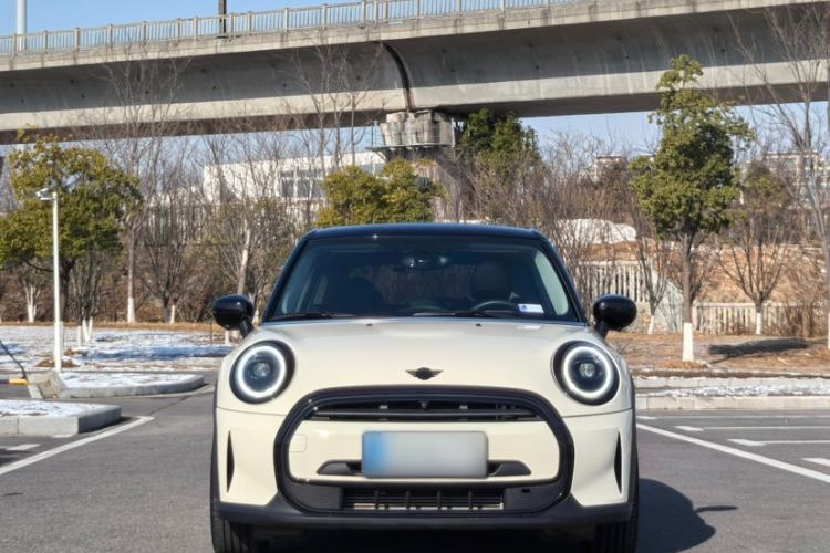 Used MINI MINI 2022 Updated 1.5T COOPER Artist Five-Door Edition