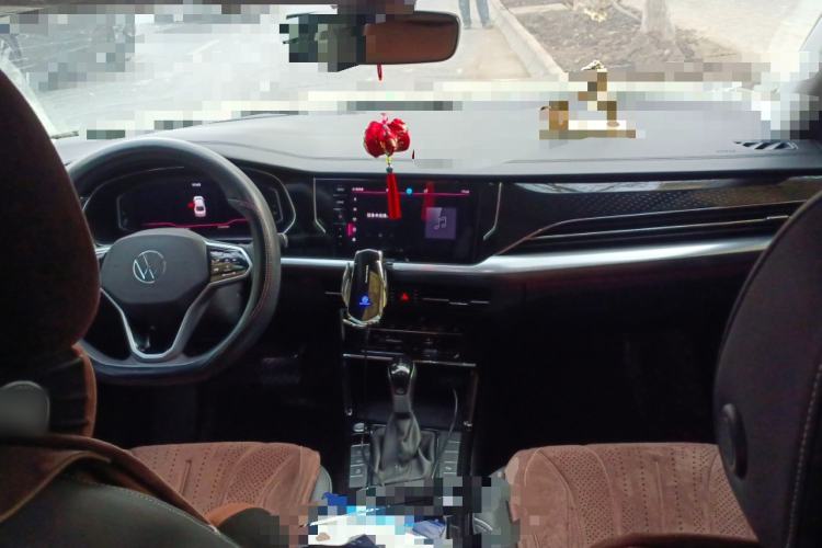 Used Volkswagen Passat 2023 Revised 380TSI Luxury Edition Center Console