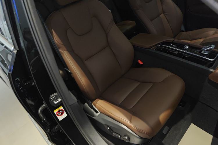 Used Volvo XC90 2025 B5 SmartDrive Luxury Edition 7-Seater
