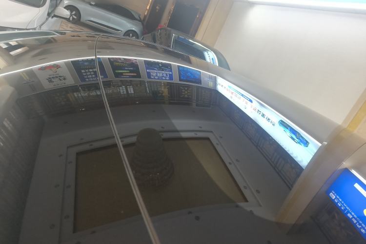 Used Tesla Model Y 2025 Rear-Wheel-Drive Version
