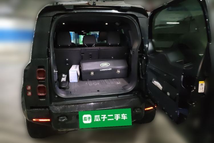 Used Land Rover Defender 2025 110 3.0T P400 X-Dynamic SE Trunk