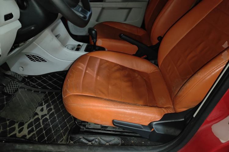 Used Volkswagen up! 2015 1.0L move up! Left Front Seat