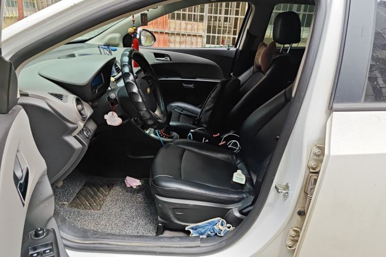 Used Chevrolet Aveo Sonic 2014 Hatchback 1.4SE MT LeYou Edition Left Front Seat