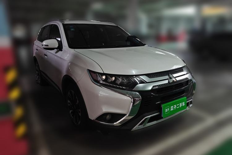 Used Mitsubishi Outlander 2019 2.4L 4x4 Zhi Xiang Edition 5 Seats China V Emission Standard
