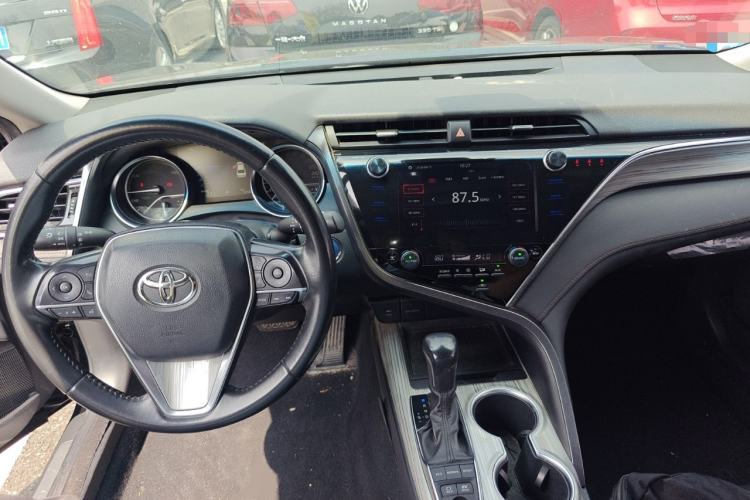 Used Toyota Camry 2019 Dual-Engine 2.5 HG Luxury Edition China VI Standard Center Console