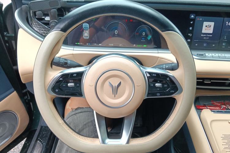 Used VOYAH FREE 2023 Four-Wheel Drive Extended-Range Model with Ultra-Long Range
