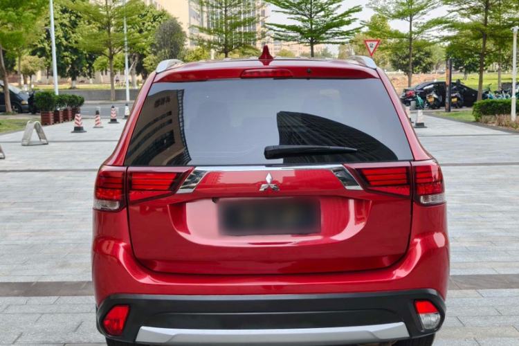 Used Mitsubishi Outlander 2018 2.0L Two-Wheel Drive Glory Edition 5 Seats Exterior 7