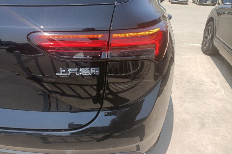 Used Buick Envision 2022 Encore S 552T Two-Wheel-Drive Luxury Model Exterior 3