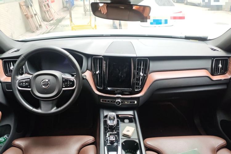 Used Volvo XC60 2023 B5 4x4 Smart Luxury Edition
