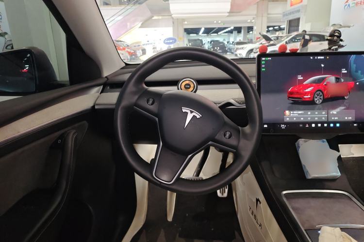 Used Tesla Model Y 2023 Rear-Wheel-Drive Version
