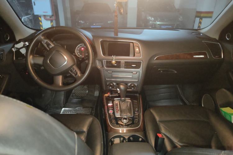 Used Audi Q5 2012 2.0TFSI Technology Model Center Console