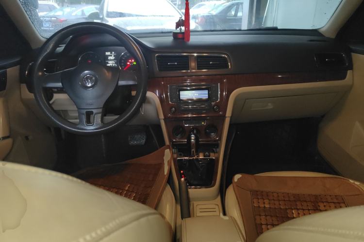 Used Volkswagen Lavida 2013 Restyled Classic 1.6L Automatic Comfort Edition Center Console