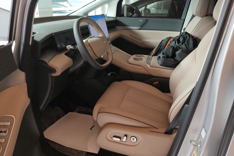 Used XPeng X9 2024 702 Ultra-Long Range Pro Left Front Seat