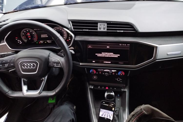 Used Audi Q3 2023 35 TFSI Fashion Dynamic Model (1.4T) Center Console