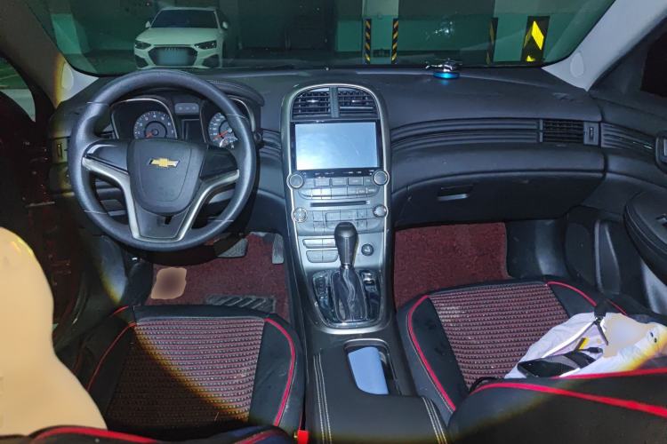 Used Chevrolet Malibu 2013 1.6T Automatic Comfort Edition Center Console