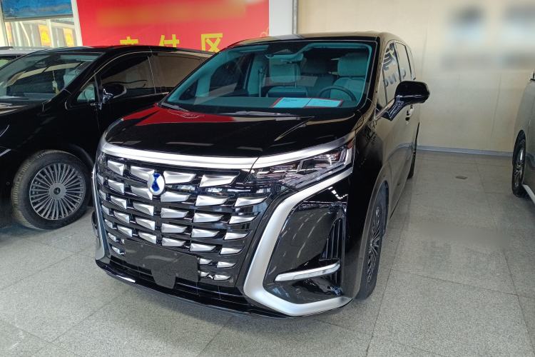 Used Denza D9 2023 DM-i 965 Luxury Model Front Left 45 Deg