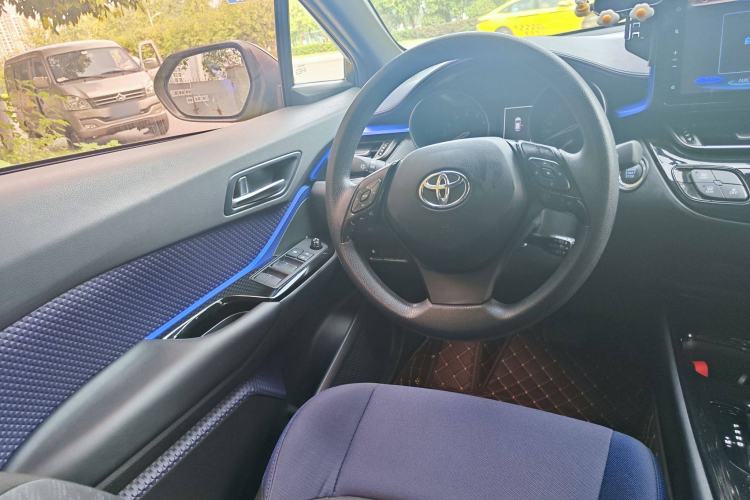 Used Toyota C-HR 2018 2.0L Leading with Sunroof China VI Standard