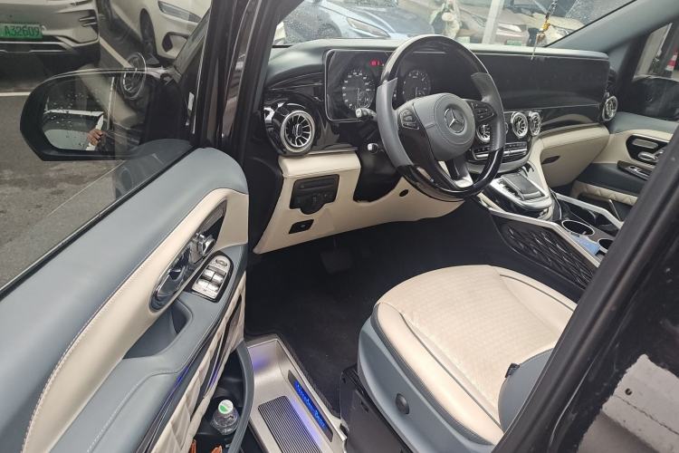 Used Mercedes-Benz Vito 2023 2.0T Business Version 7 Seats Driver Seat