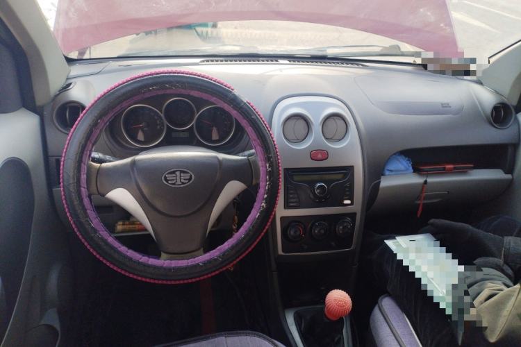 Used FAW Weizhi V2 2010 1.3L Manual Luxury Version Center Console