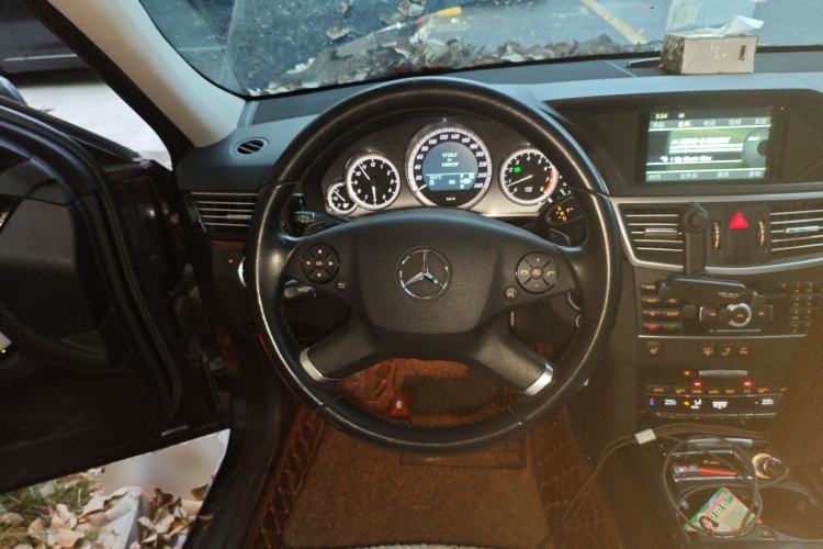 Used Mercedes-Benz E-Class 2011 E 300 L Fashion Prestige Model Steering Wheel