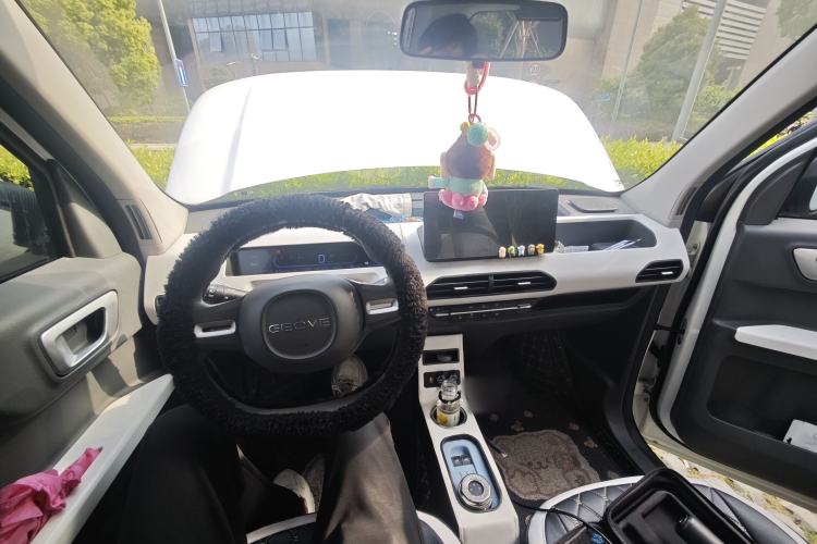 Used Geely Galaxy Panda 2023 Panda Mini 200km Endurance Bear Center Console