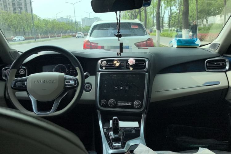 Used Lynk & Co 01 2017 2.0T Two-Wheel Drive Zhaopu Version Center Console