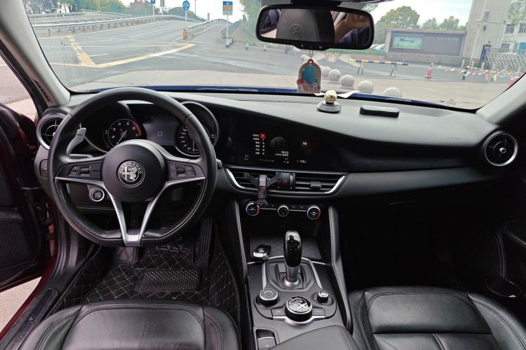 Used Alfa Romeo Giulia 2017 2.0T 280HP Luxury Edition Center Console