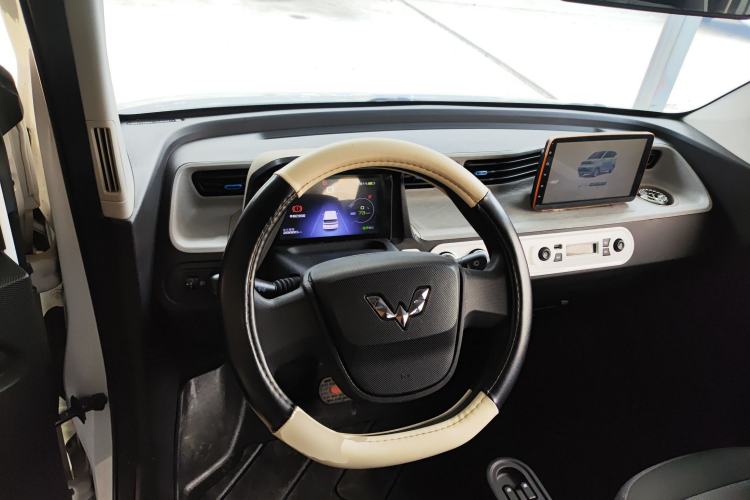 Used Wuling Hongguang MINIEV 2020 Freedom Version Lithium Iron Phosphate Center Console