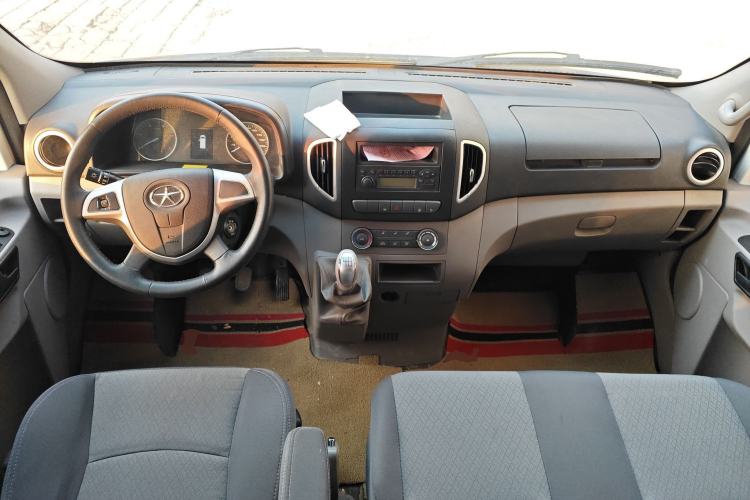 Used JAC Group Sunray 2022 2.0T Fuel-Efficient King PLUS Express Version Short Wheelbase 6-7 Seater – HFC4DB3-2E4 Center Console