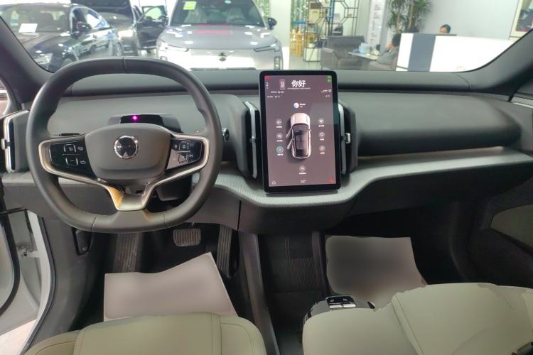 Used Volvo EX30 2025 Rear-Drive Long-Range Plus Model
