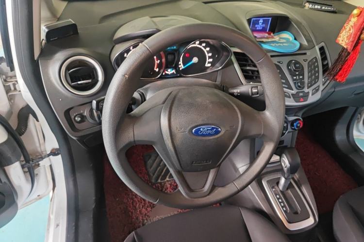 Used Ford Fiesta 2013 Hatchback 1.5L Automatic Fashion Edition
