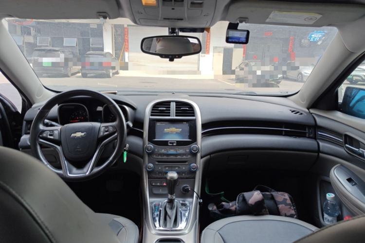 Used Chevrolet Malibu 2012 2.0L Automatic Luxury Edition Center Console