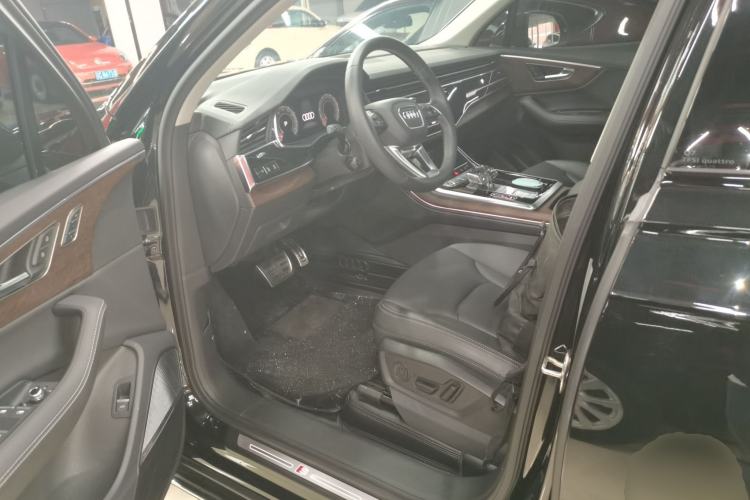 Used Audi Q7 2025 45 TFSI quattro S line Black Warrior Edition
