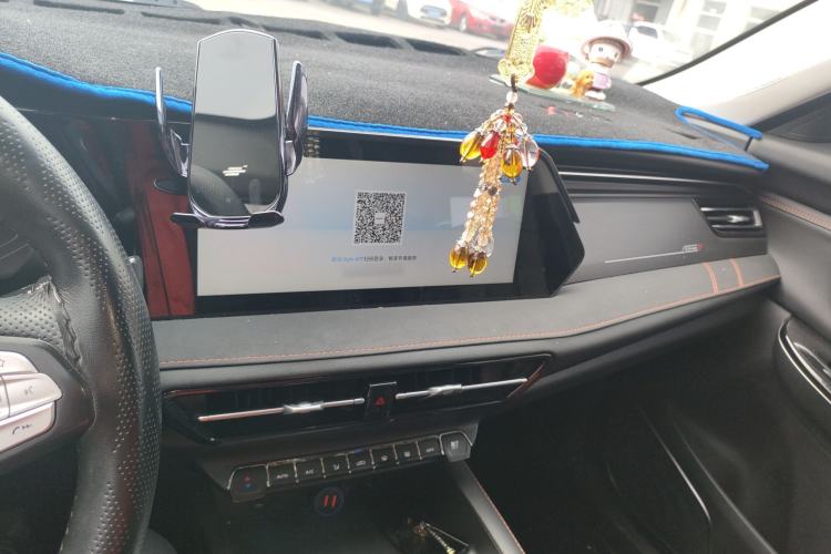 Used CHANGAN OSHAN X7 PLUS 2022 1.5T Blue Whale Edition Automatic Prestige Version Center Console